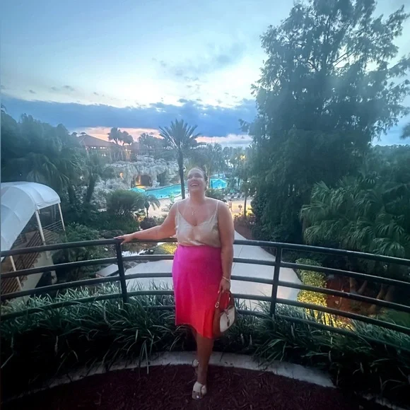 Meet Your Posher! - Picture 2 of 3